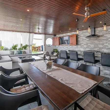Vila 6 Bedroom Luxury 300m From The Water Front Playa Blanca (Lanzarote)