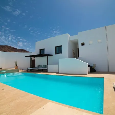 6 Bedroom Luxury 300m From The Water Front Vila Playa Blanca (Lanzarote)