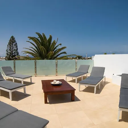 6 Bedroom Luxury 300m From The Water Front