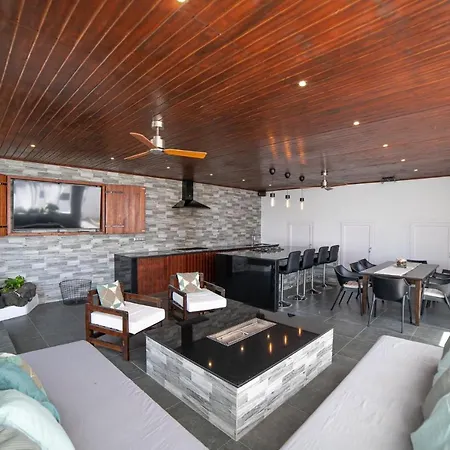 Vila 6 Bedroom Luxury 300m From The Water Front