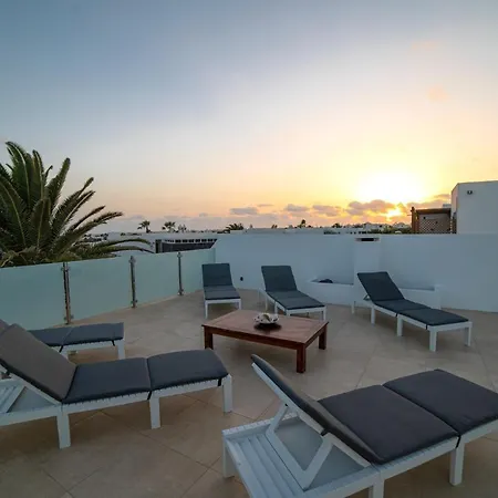 6 Bedroom Luxury 300m From The Water Front Vila Playa Blanca (Lanzarote)