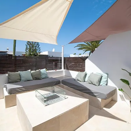 6 Bedroom Luxury 300m From The Water Front Playa Blanca (Lanzarote)