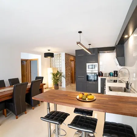 6 Bedroom Luxury 300m From The Water Front Playa Blanca (Lanzarote)