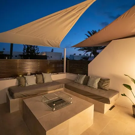 Villa 6 Bedroom Luxury 300m From The Water Front Playa Blanca (Lanzarote)
