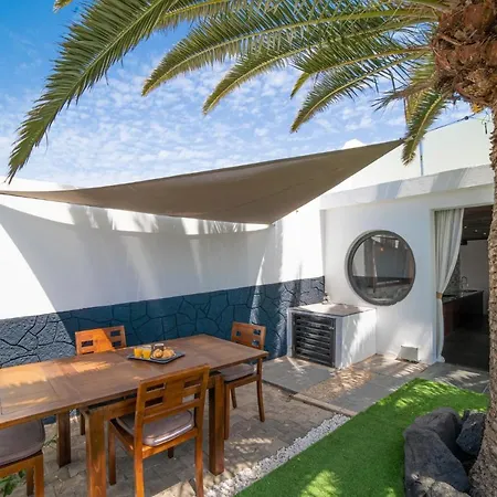 6 Bedroom Luxury 300m From The Water Front Villa *