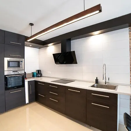Villa 6 Bedroom Luxury 300m From The Water Front