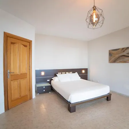 Villa 6 Bedroom Luxury 300m From The Water Front