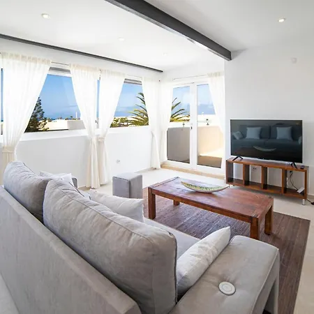 Villa 6 Bedroom Luxury 300m From The Water Front *