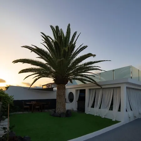 Villa 6 Bedroom Luxury 300m From The Water Front Playa Blanca (Lanzarote)